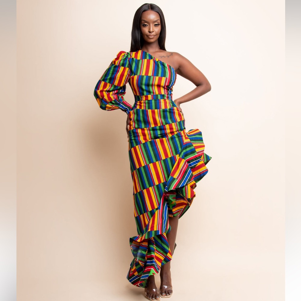 BY OFUURE. High-Low, with high slit. Dress with one shoulder. Size Small